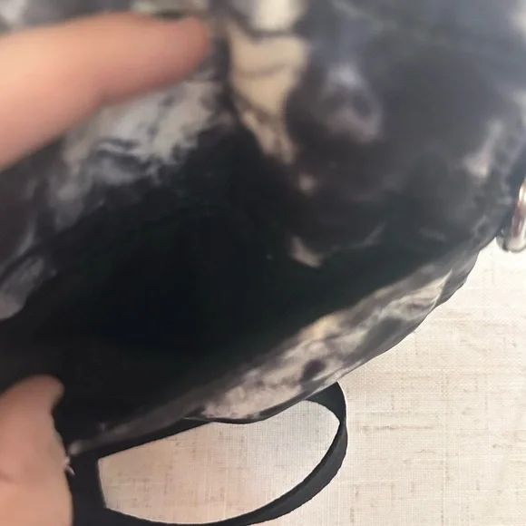 Sondra Roberts Squared Quilted Puffer Crossbody Bag - Picture 6 of 9